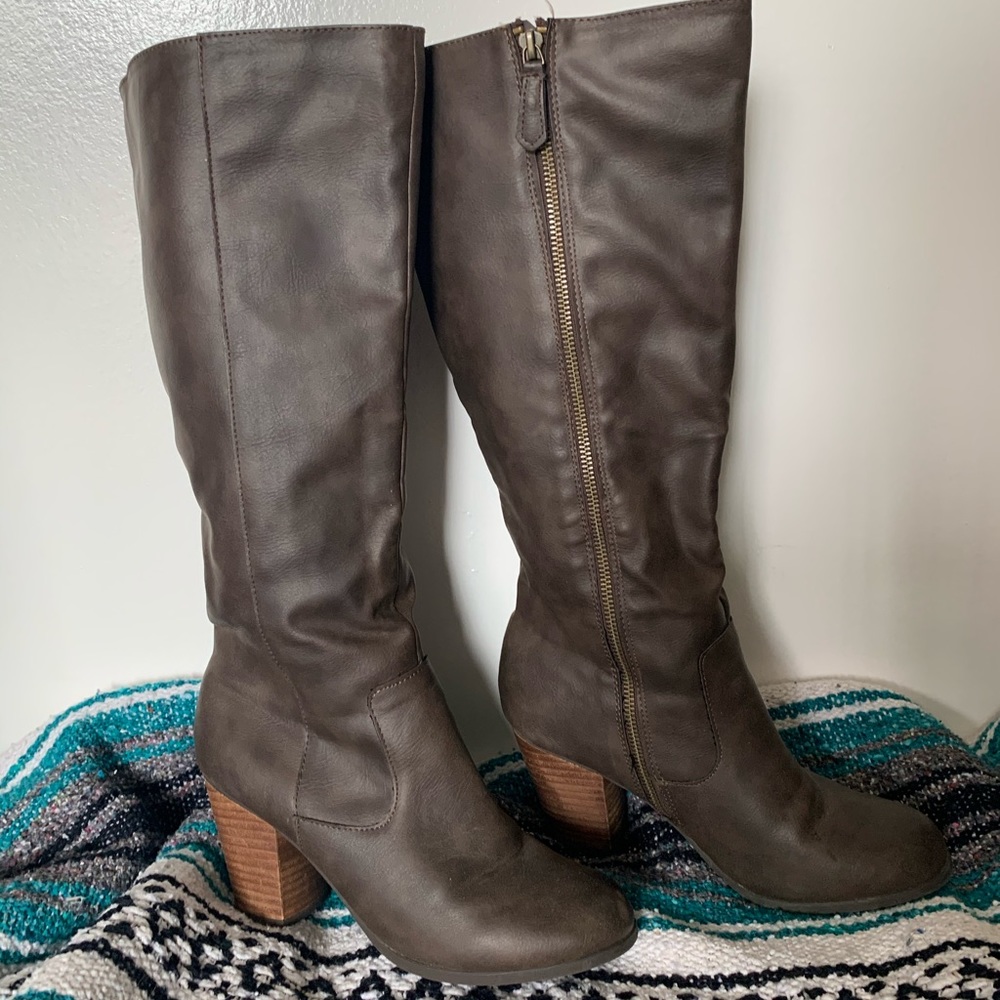 Dark Brown Knee-high 8.5 Pleather Boot.